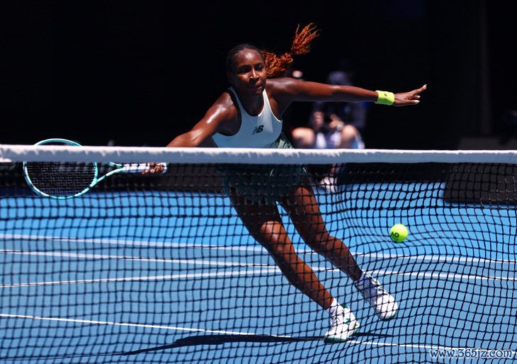 Giải quần vợt Úc mở rộng: Diện trang phục 'siêu anh hùng'， Coco Gauff đánh bại Kenin - Ảnh 1.