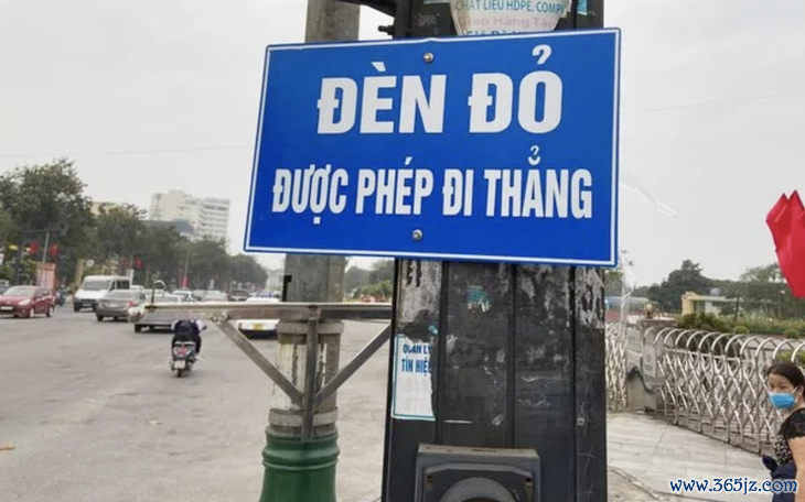 Vì sao khi đèn đỏ， không có đường cắt bên phải vẫn không cho đi thẳng?  - Ảnh 2.