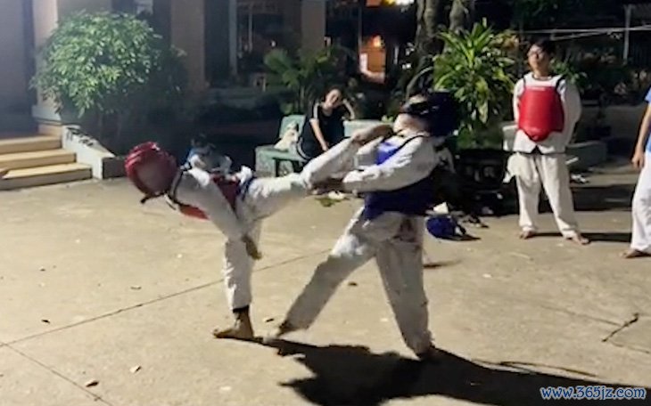 Phụ huynh tố con tập taekwondo bị HLV đánh đập tàn nhẫn - Ảnh 3.