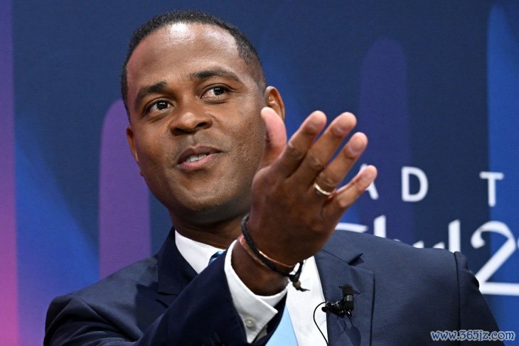 Kluivert và cuộc phiêu lưu "độc nhất vô nhị" - Ảnh 1.