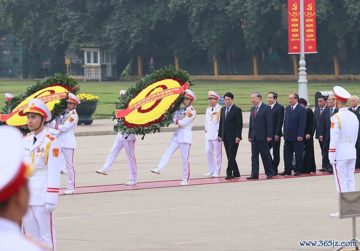 Lãnh đạo Đảng，
<a href=